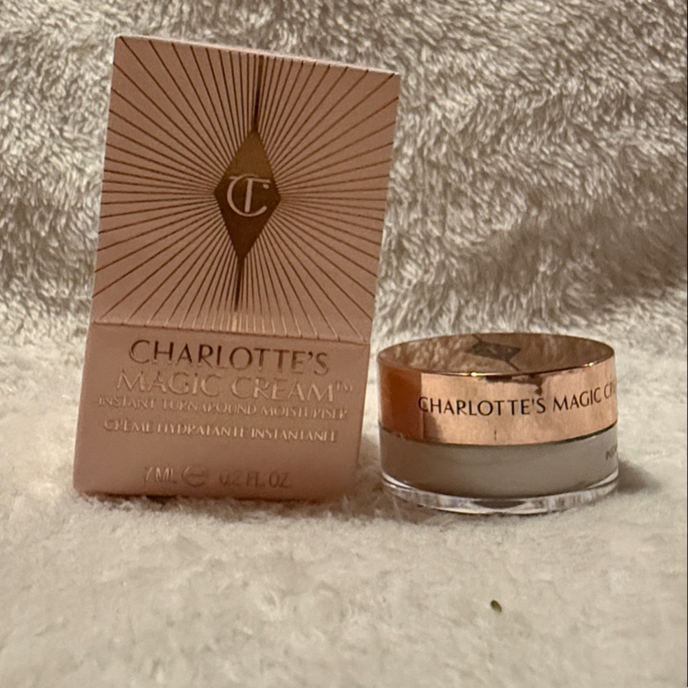 Charlotte Tilbury Magic Cream in Gold and White